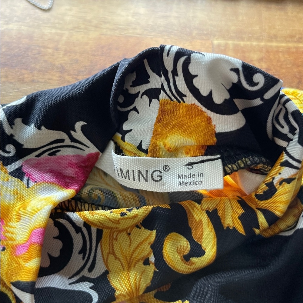 Timing Bold Baroque Style Print Print Reminiscent Of Versace Top. Size S - Picture 4 of 5